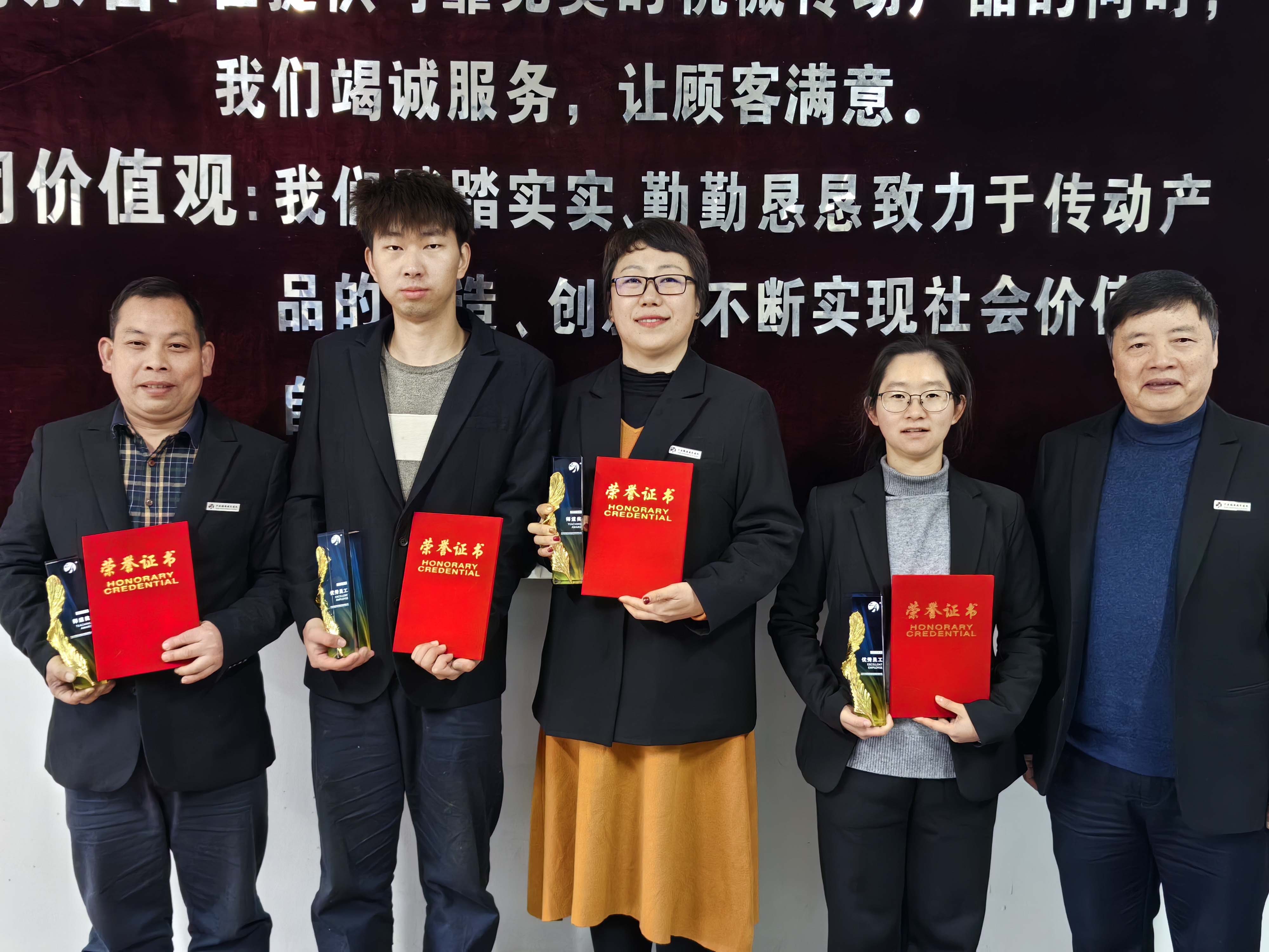 “穩(wěn)中求變，變中求進(jìn)，進(jìn)中取勝”